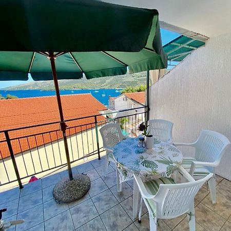 Apartmani Ines Marina Exterior foto
