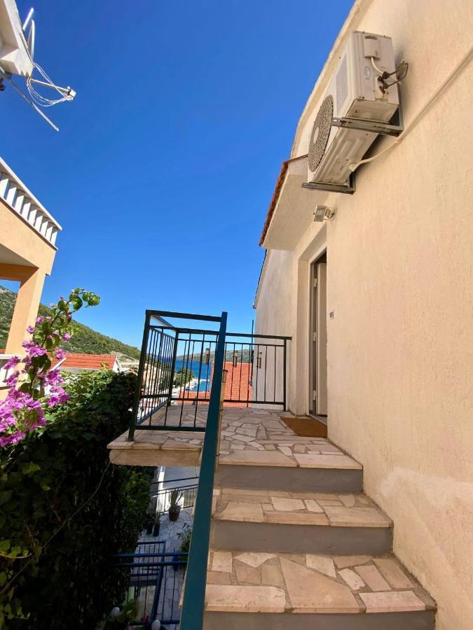 Apartmani Ines Marina Exterior foto