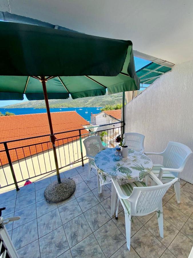 Apartmani Ines Marina Exterior foto