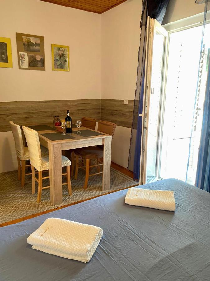 Apartmani Ines Marina Exterior foto