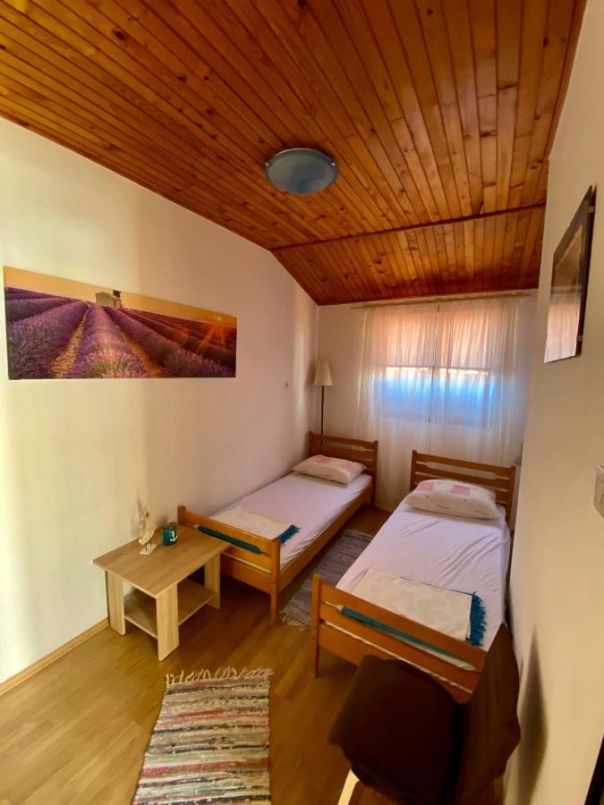 Apartmani Ines Marina Exterior foto