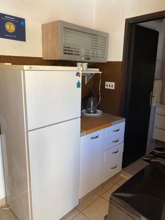 Apartmani Ines Marina Exterior foto
