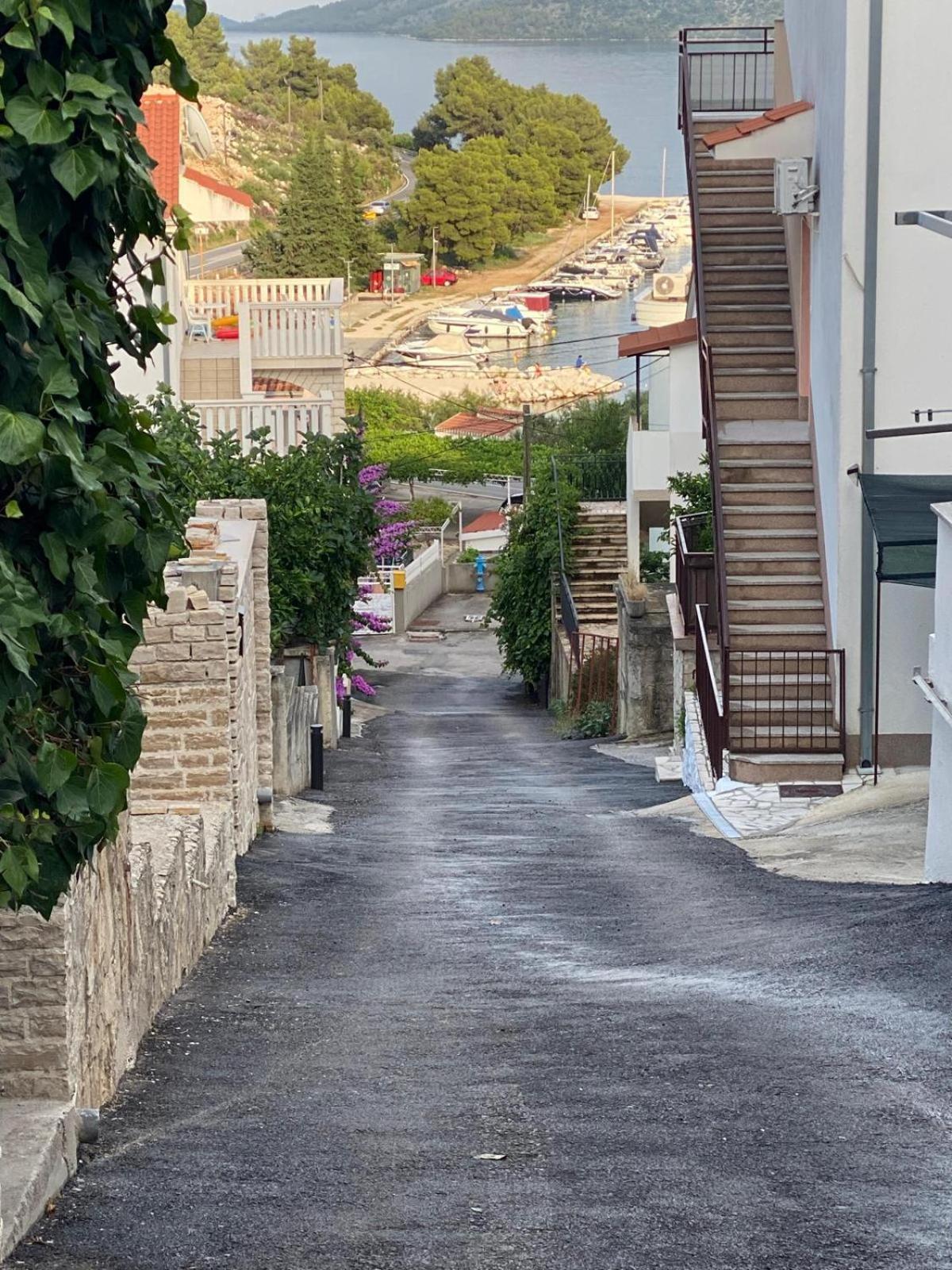 Apartmani Ines Marina Exterior foto