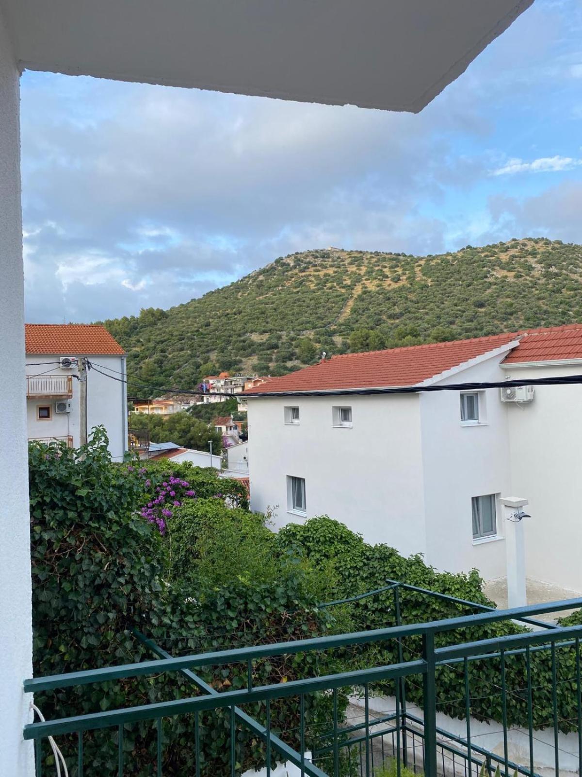Apartmani Ines Marina Exterior foto