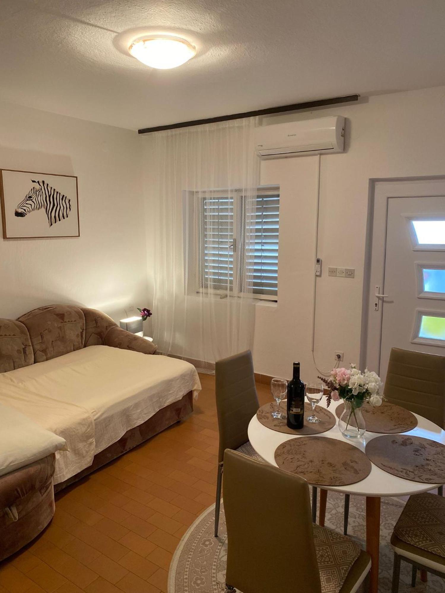 Apartmani Ines Marina Exterior foto